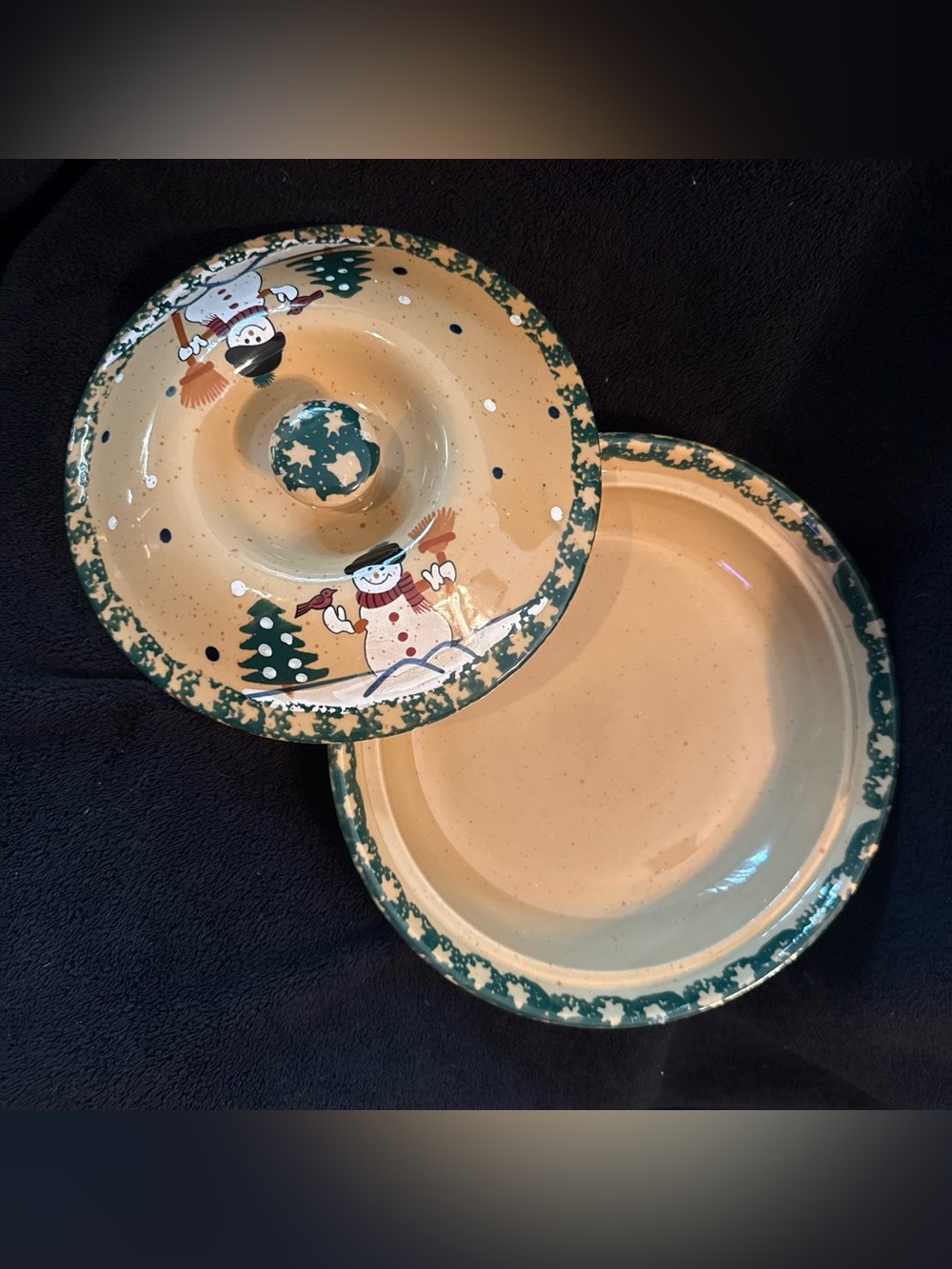 LTD Limited  9” Christmas Snowman Pie Dish W/ Lid Stoneware Green Sponge Edges